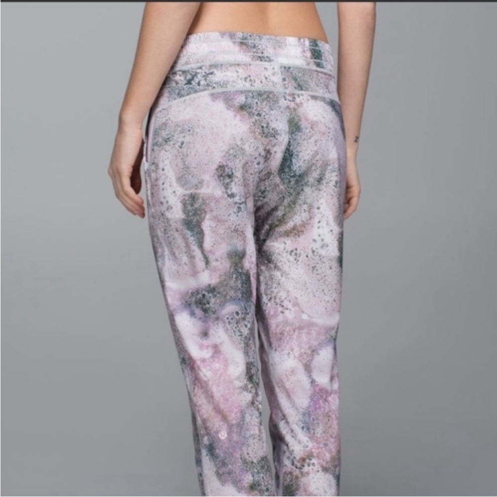 Lululemon Namasker Pant ll Jogger 8 Sugar Crush Multi - Picture 3 of 6